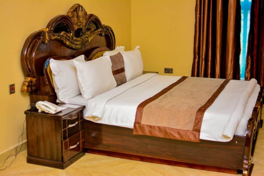Wetland Hotel Ughelli Ngoại thất bức ảnh
