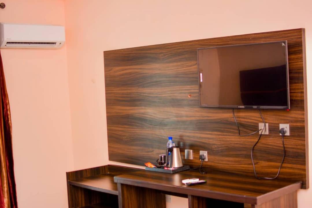 Wetland Hotel Ughelli Ngoại thất bức ảnh