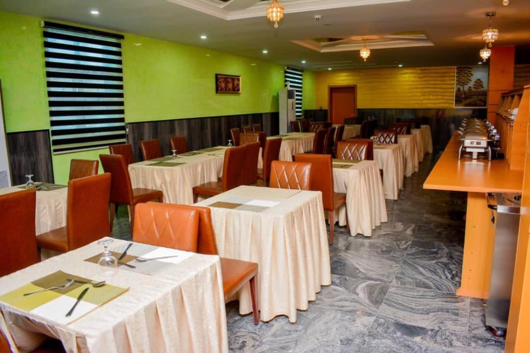 Wetland Hotel Ughelli Ngoại thất bức ảnh